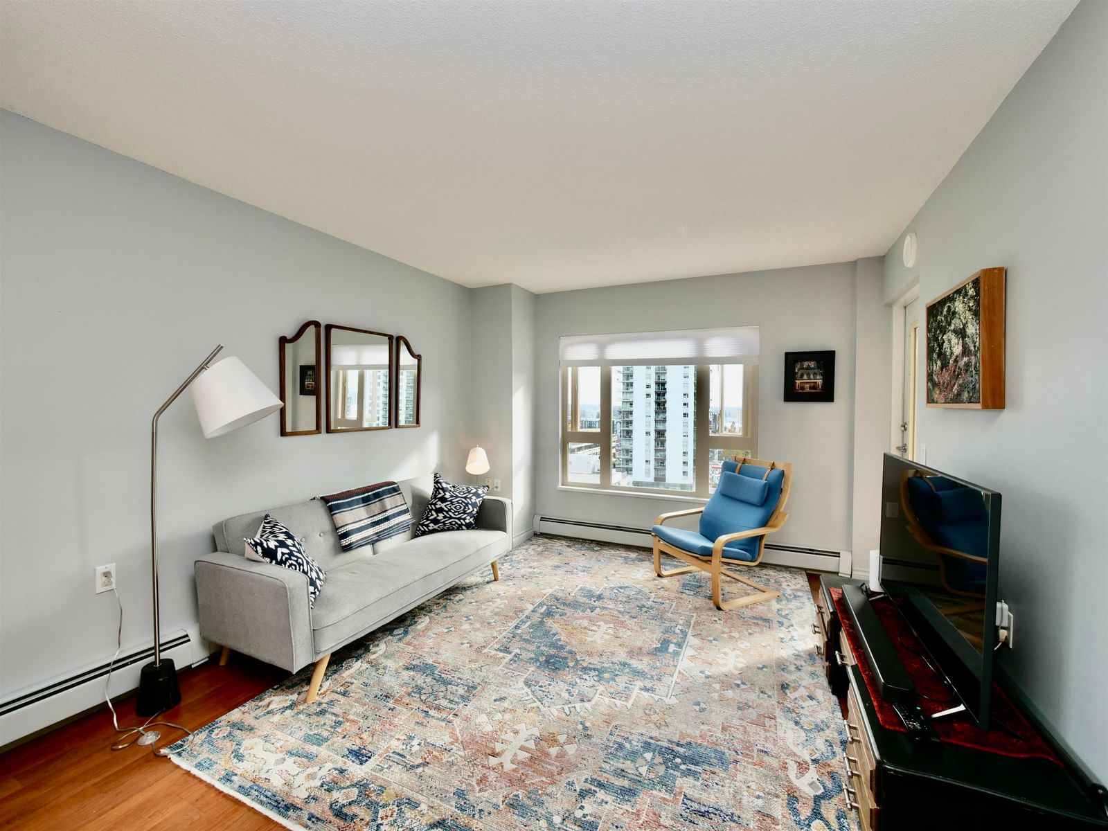 Listing Image 3