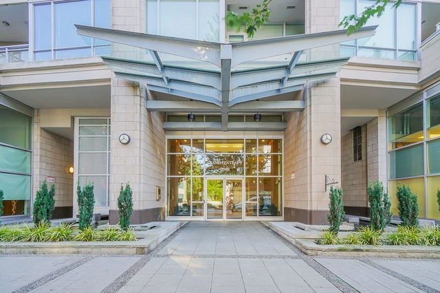 805 - 2968 Glen Drive