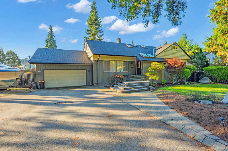 310 Macbeth Crescent, West Vancouver, V7T 1V7 | Image 2