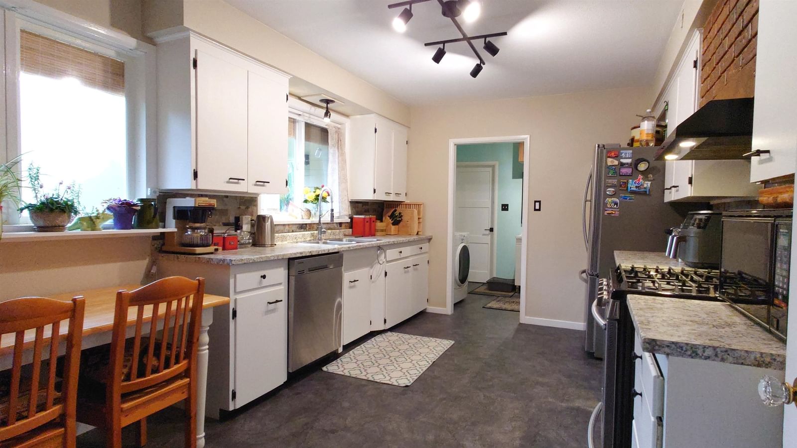 Listing Image 9
