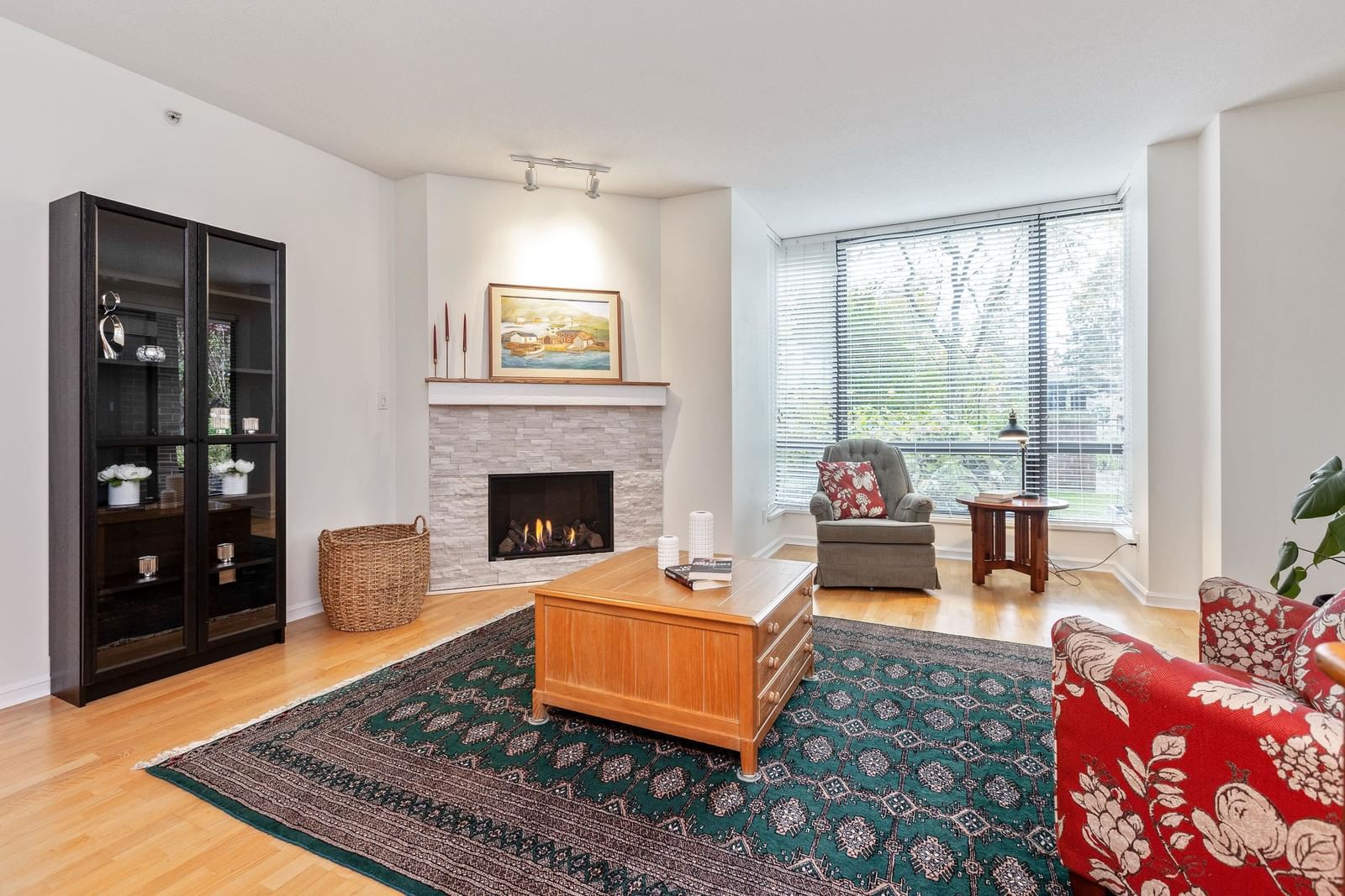 Listing Image 14