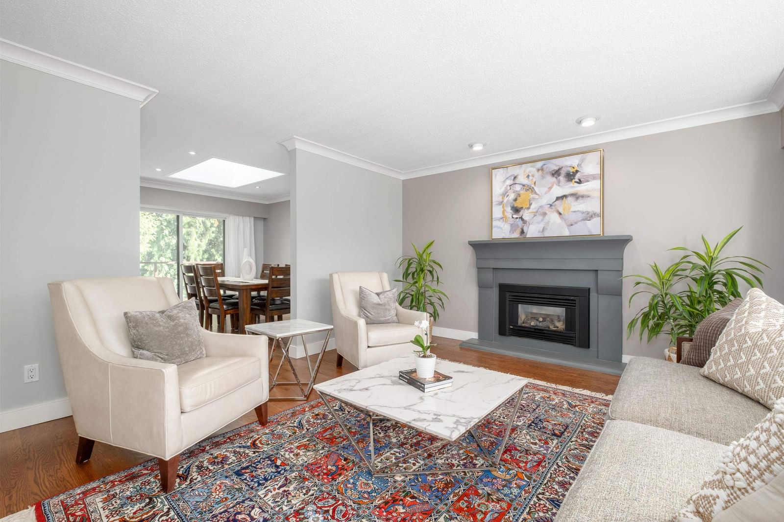 Listing Image 4