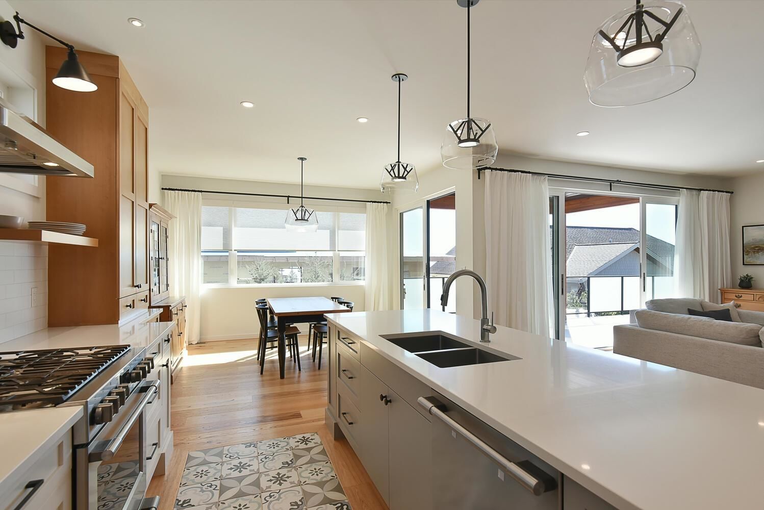 Listing Image 12