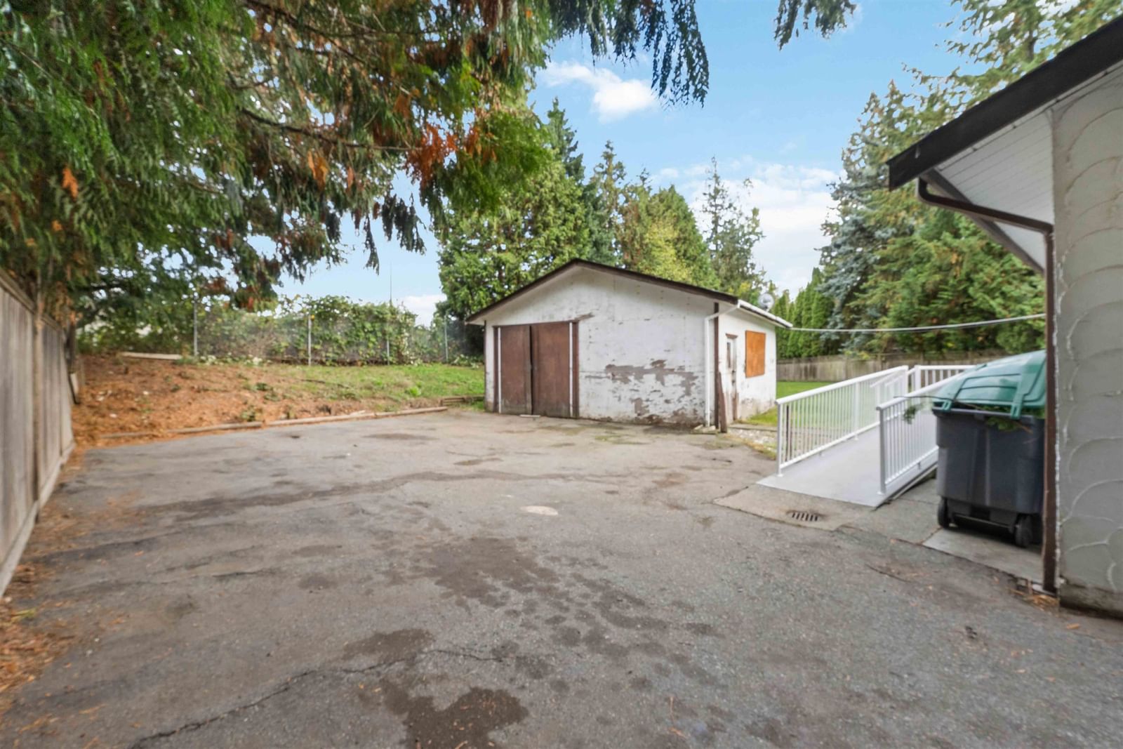 Listing Image 16