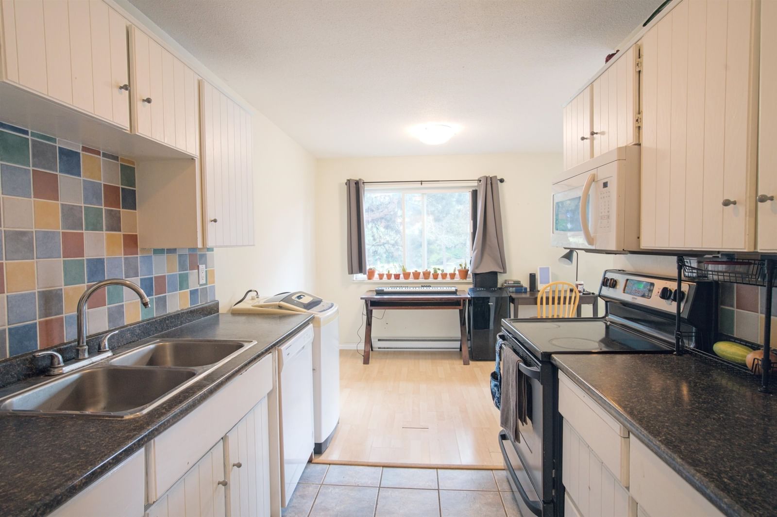 Listing Image 12