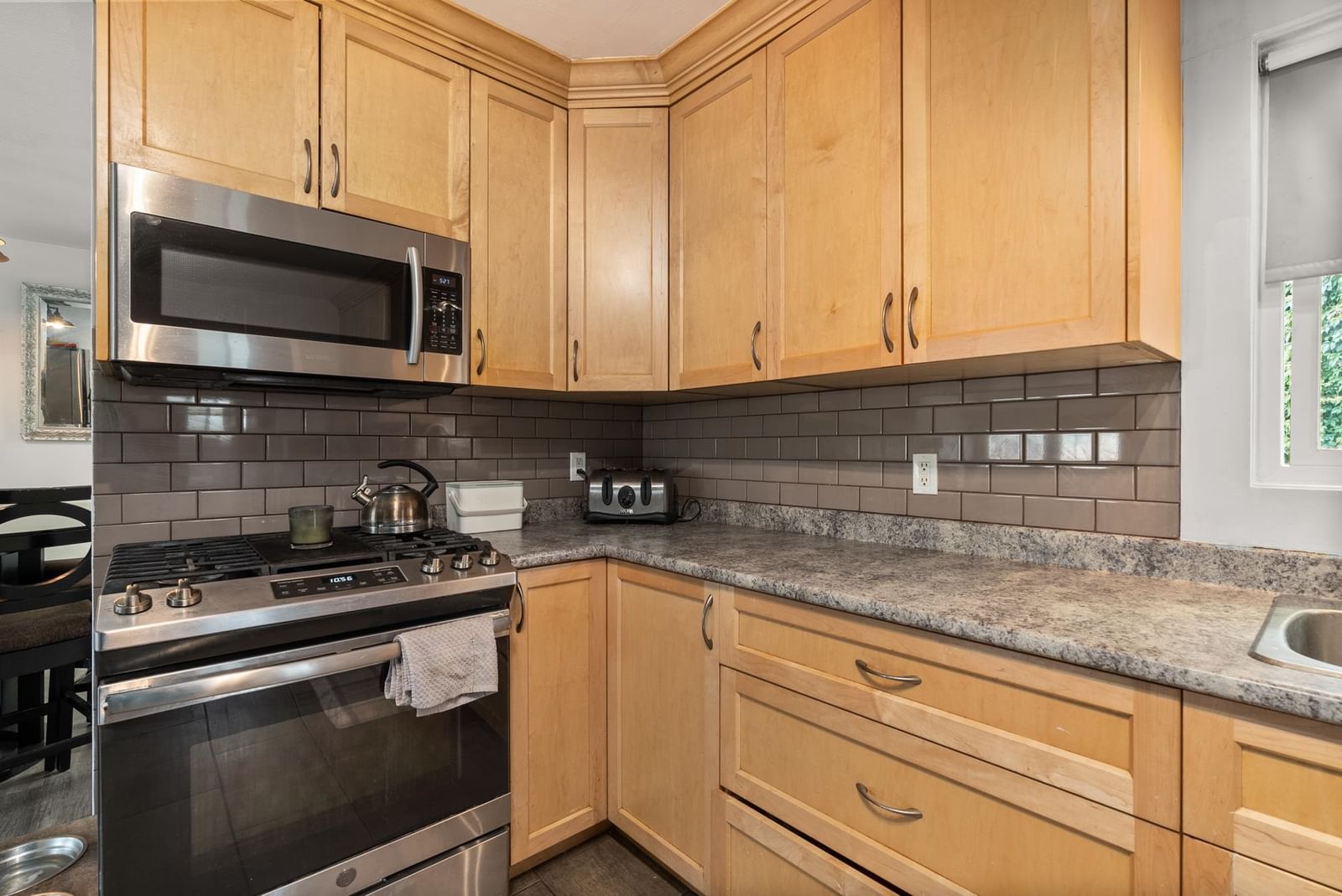 Listing Image 12