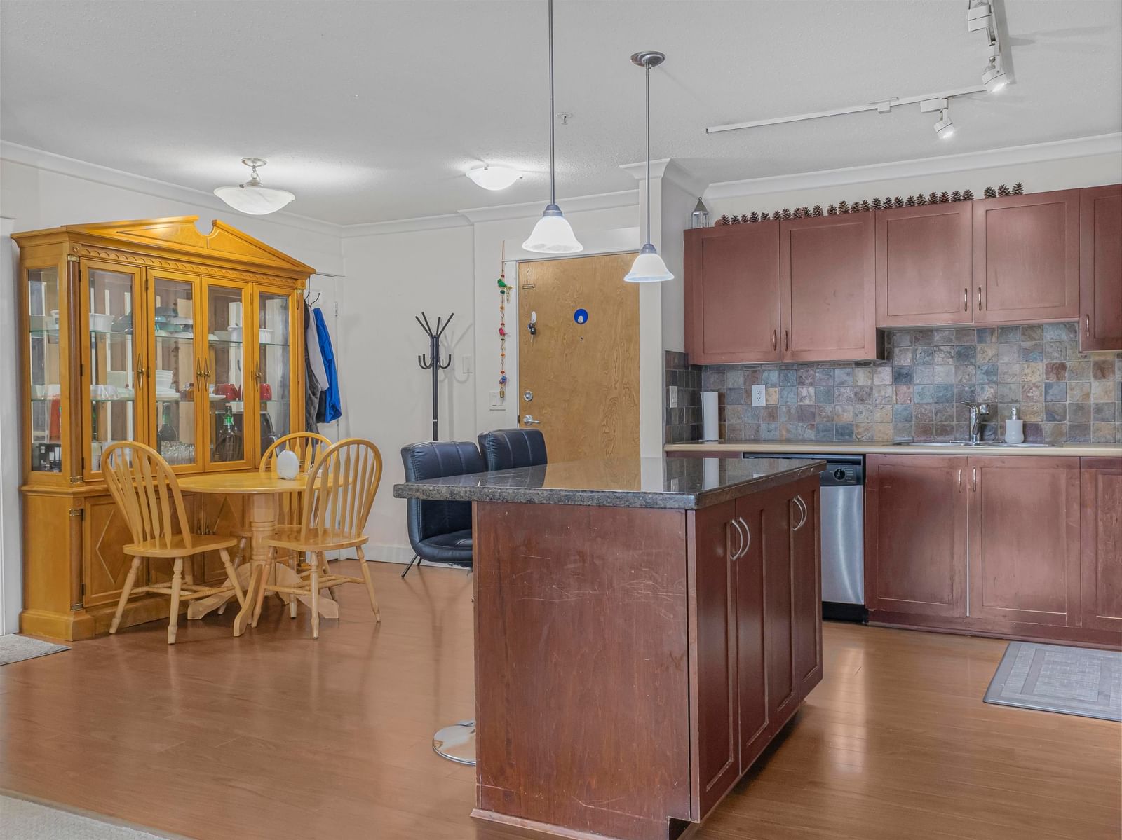 Listing Image 18