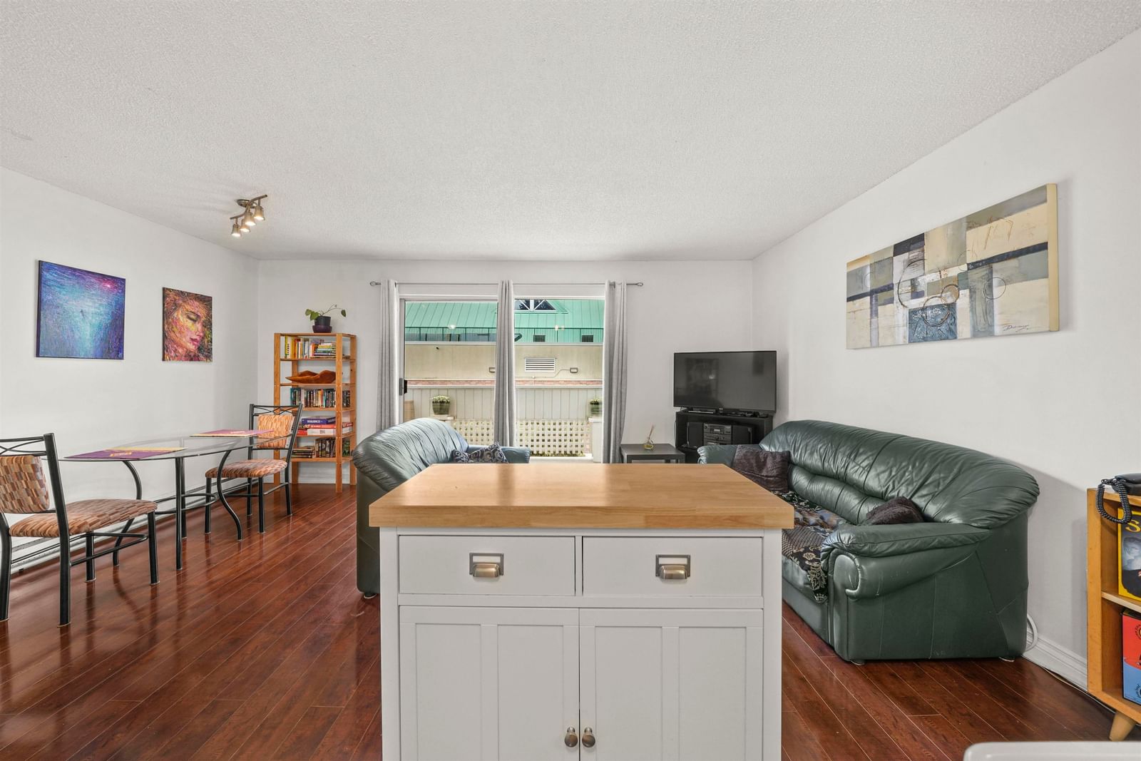Listing Image 8