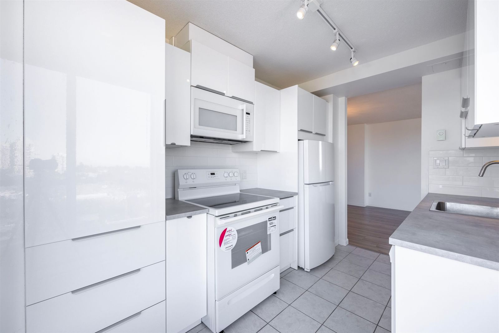 Listing Image 16