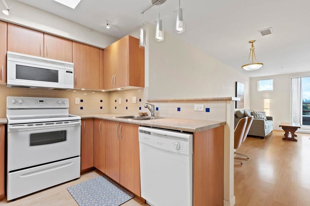 Listing Image 8