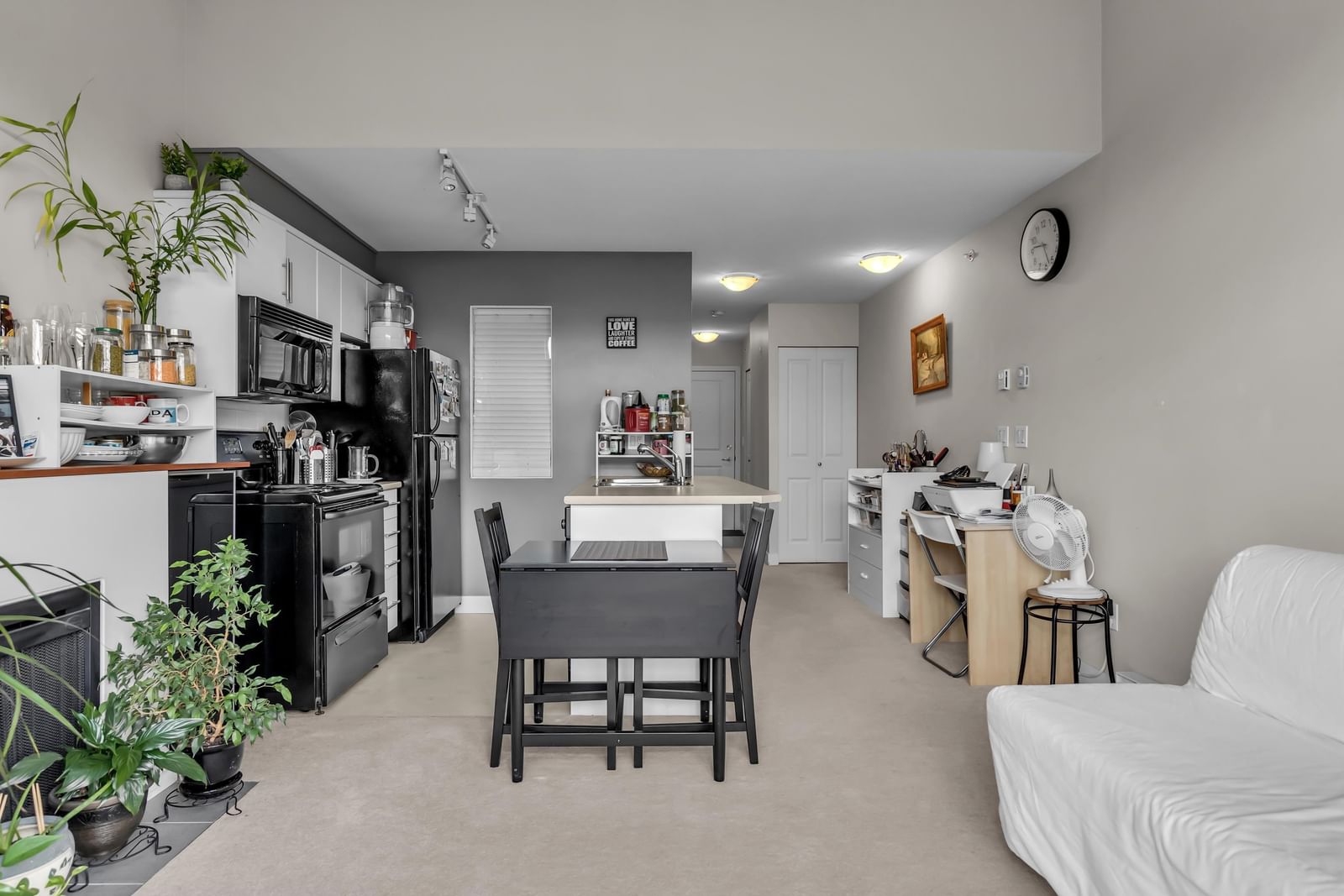 Listing Image 12