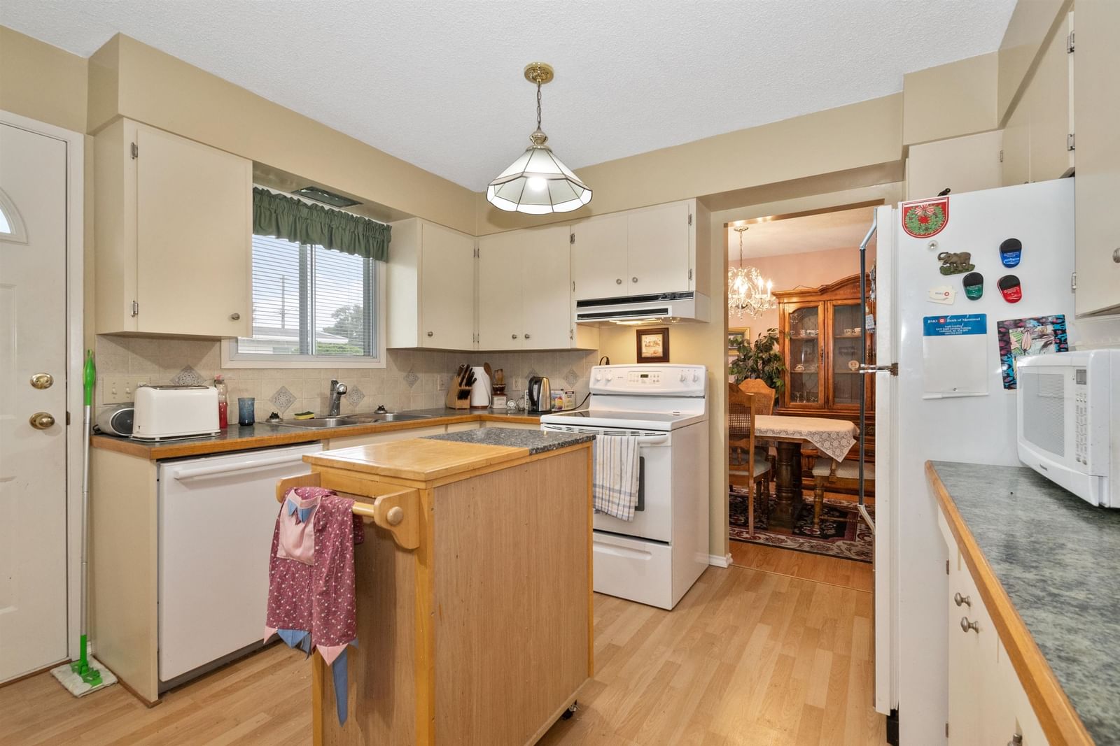 Listing Image 9
