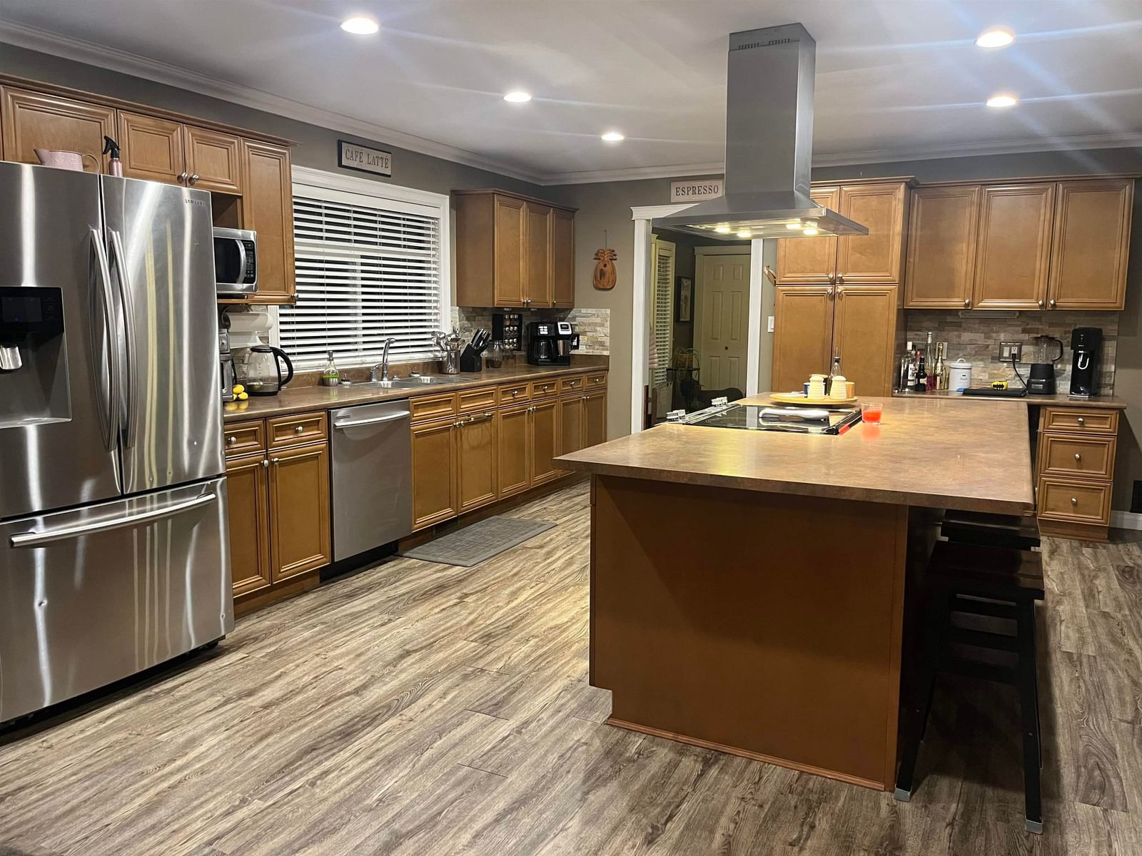 Listing Image 11