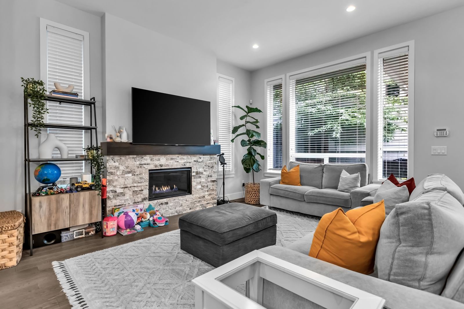 Listing Image 9