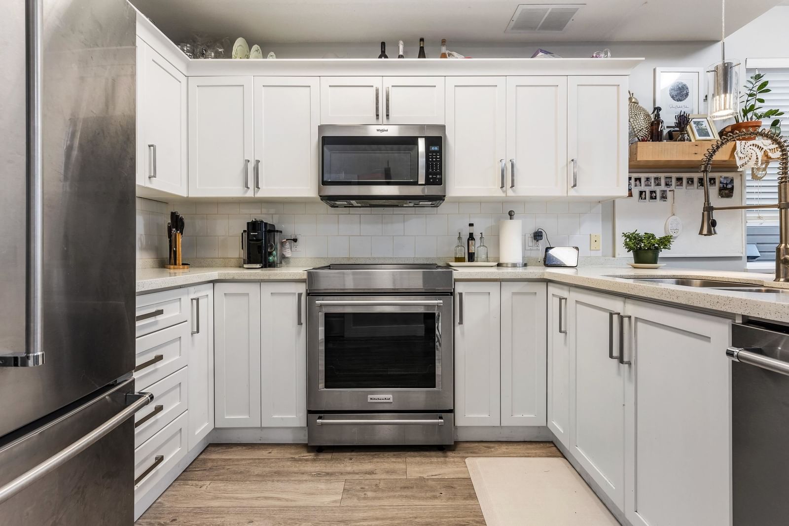 Listing Image 11
