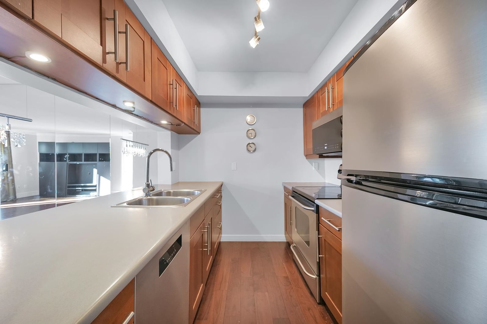 Listing Image 16