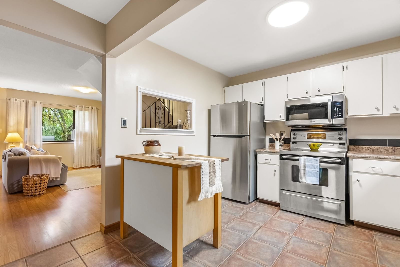 Listing Image 10