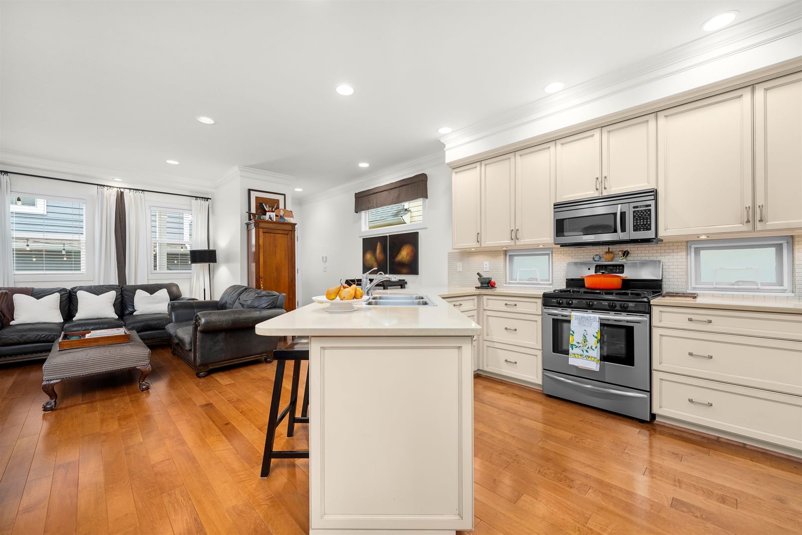 Listing Image 12