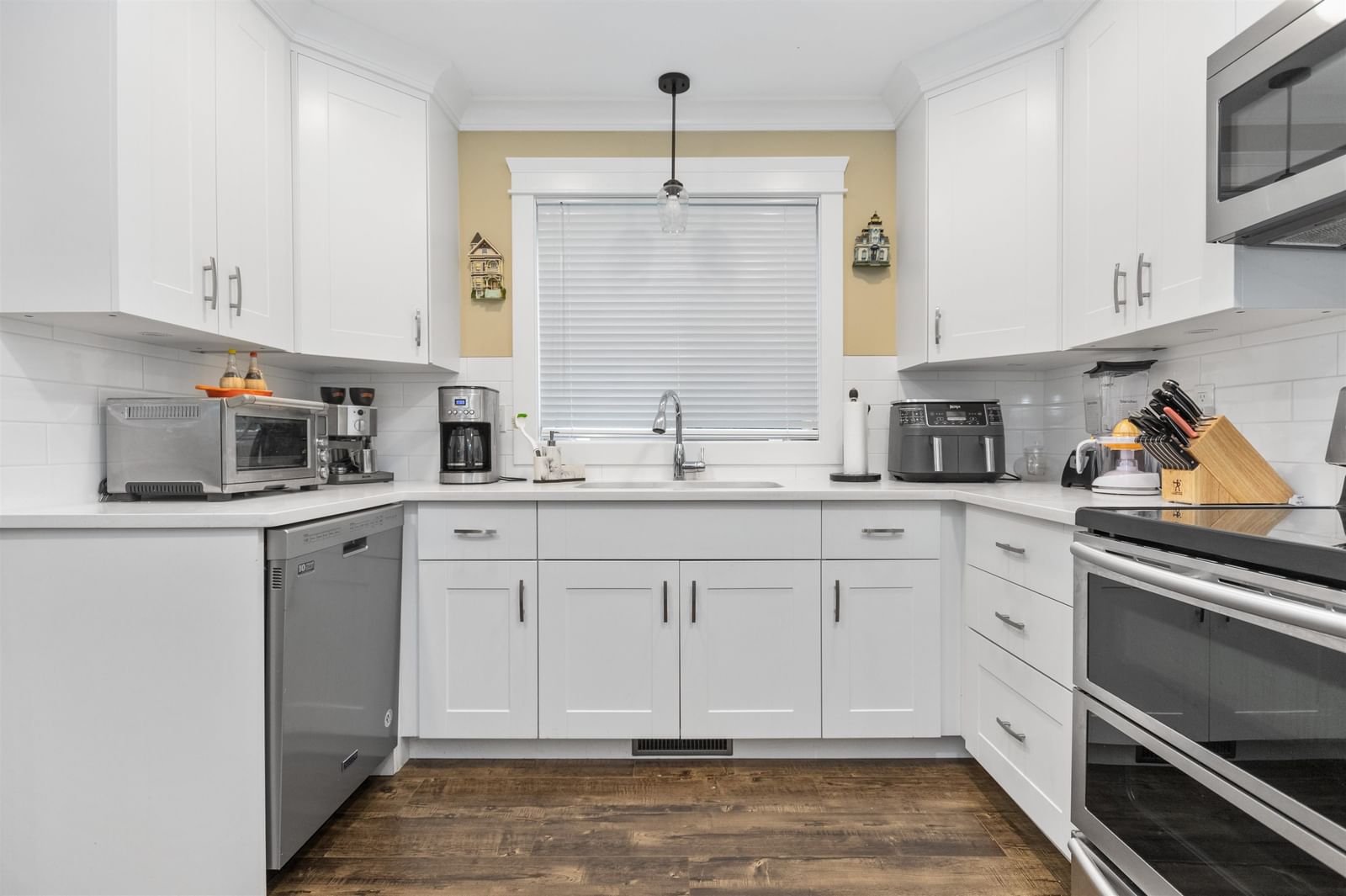 Listing Image 11