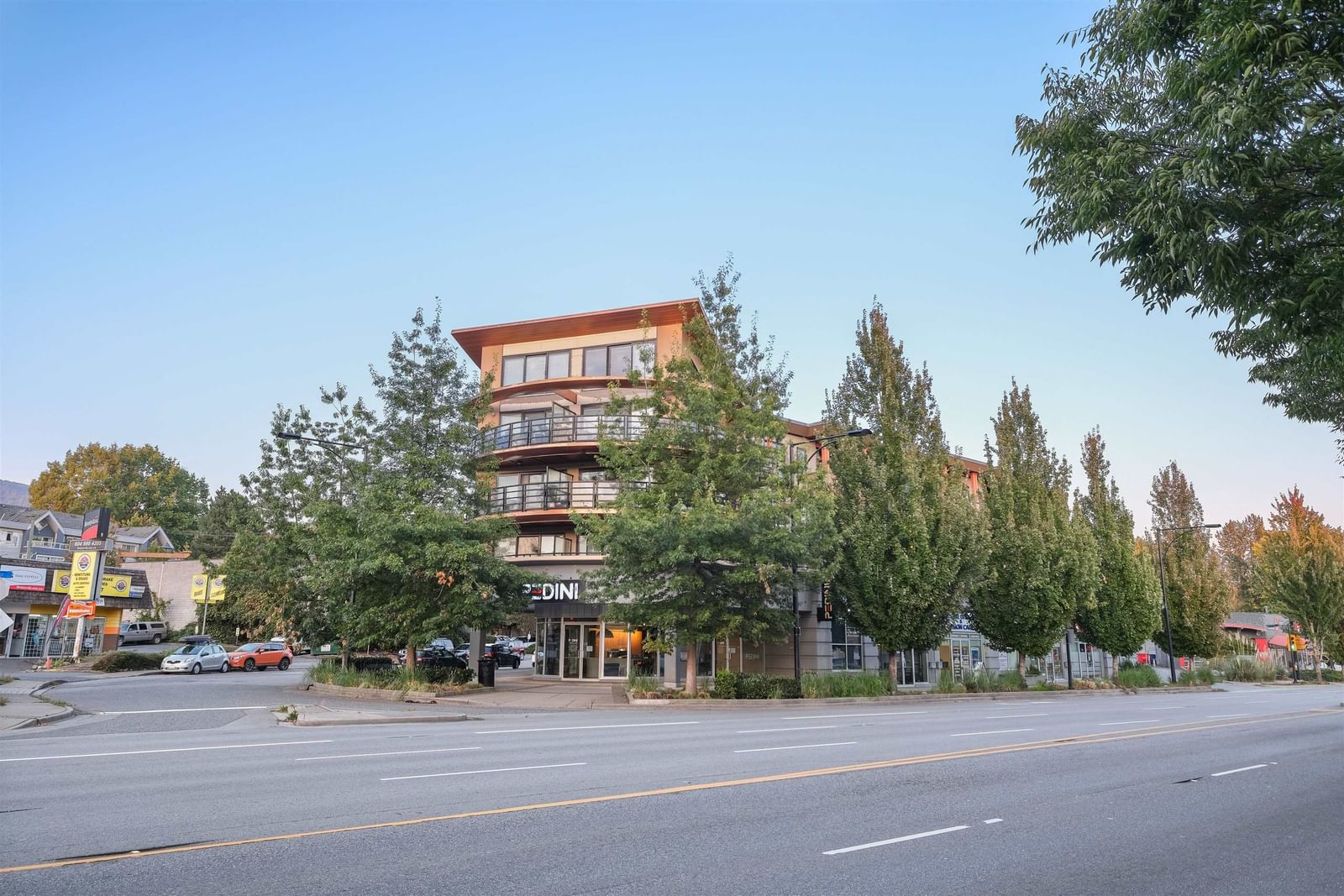 Listing Image 8