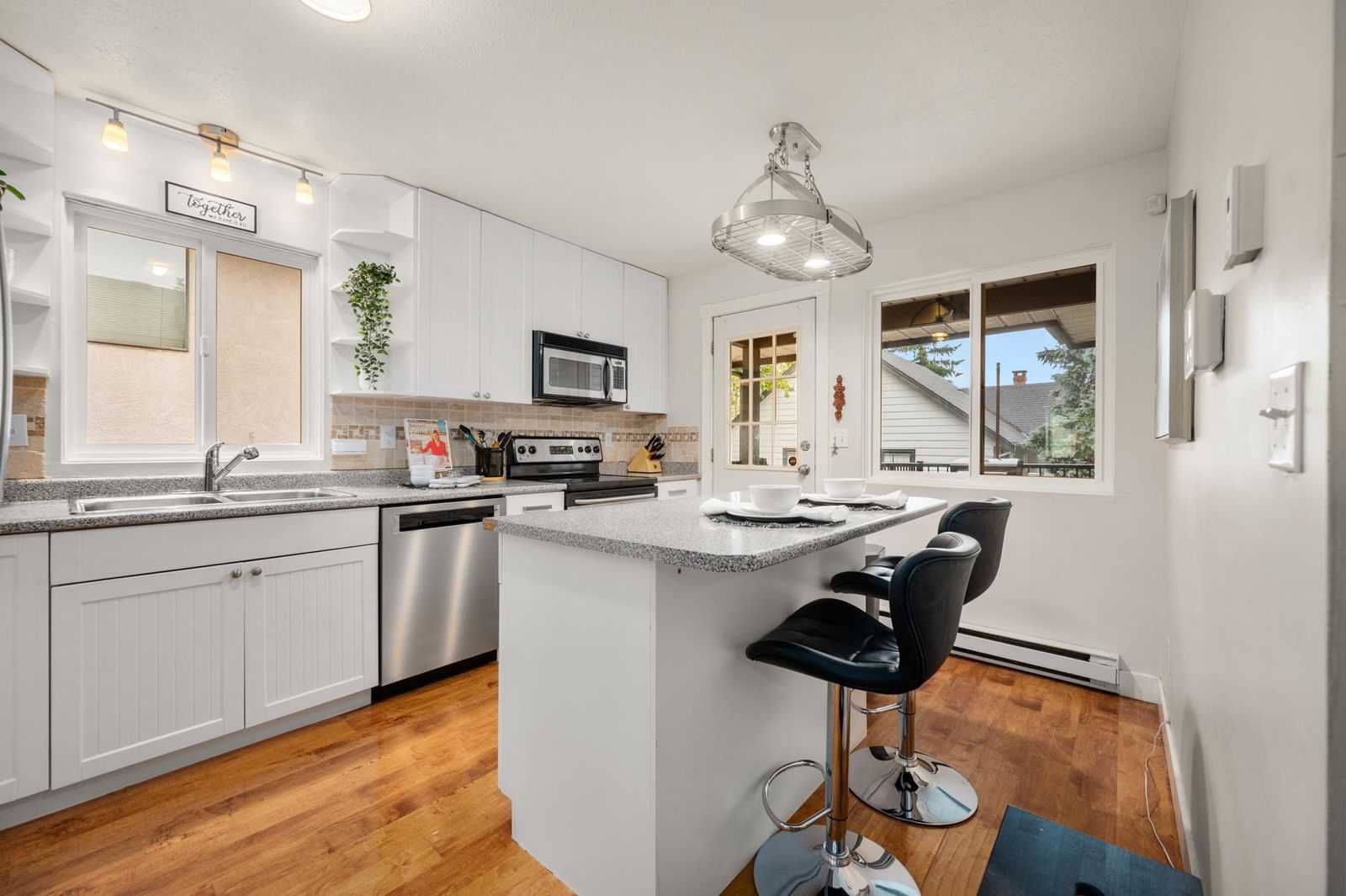 Listing Image 10
