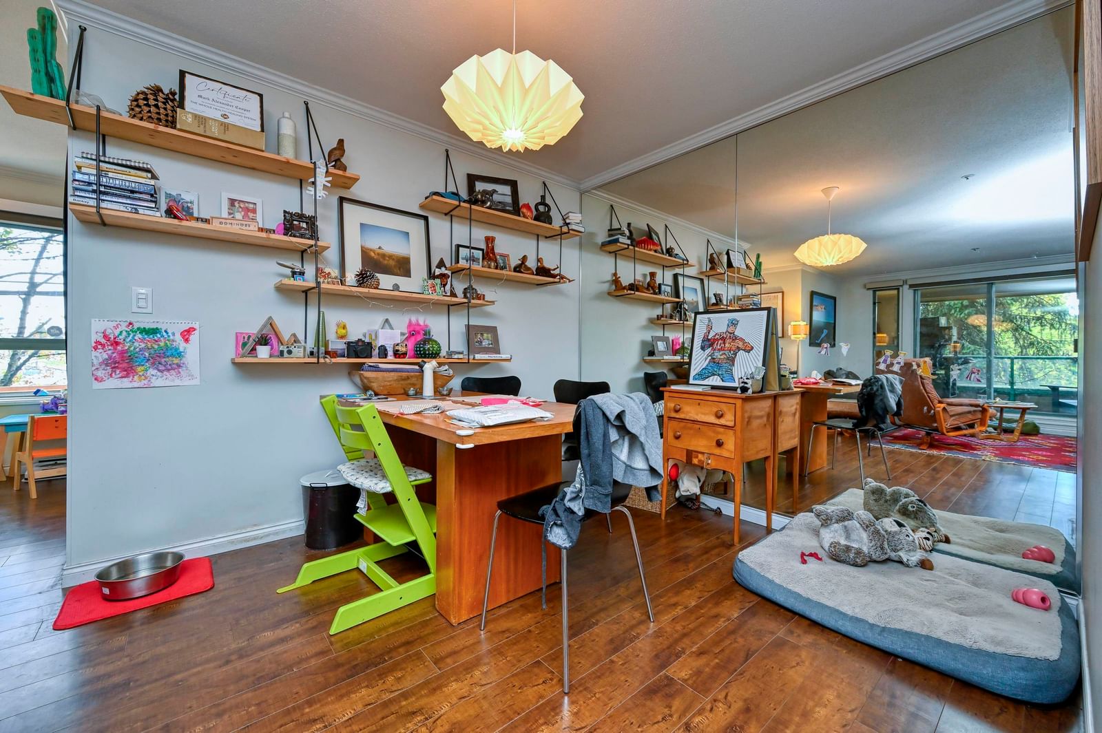 Listing Image 8