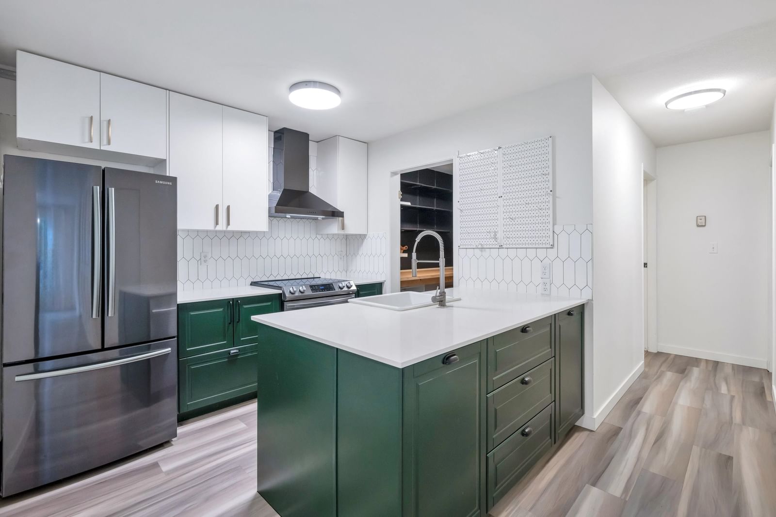 Listing Image 11