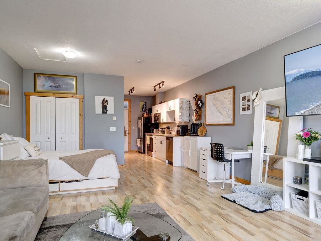 Listing Image 16