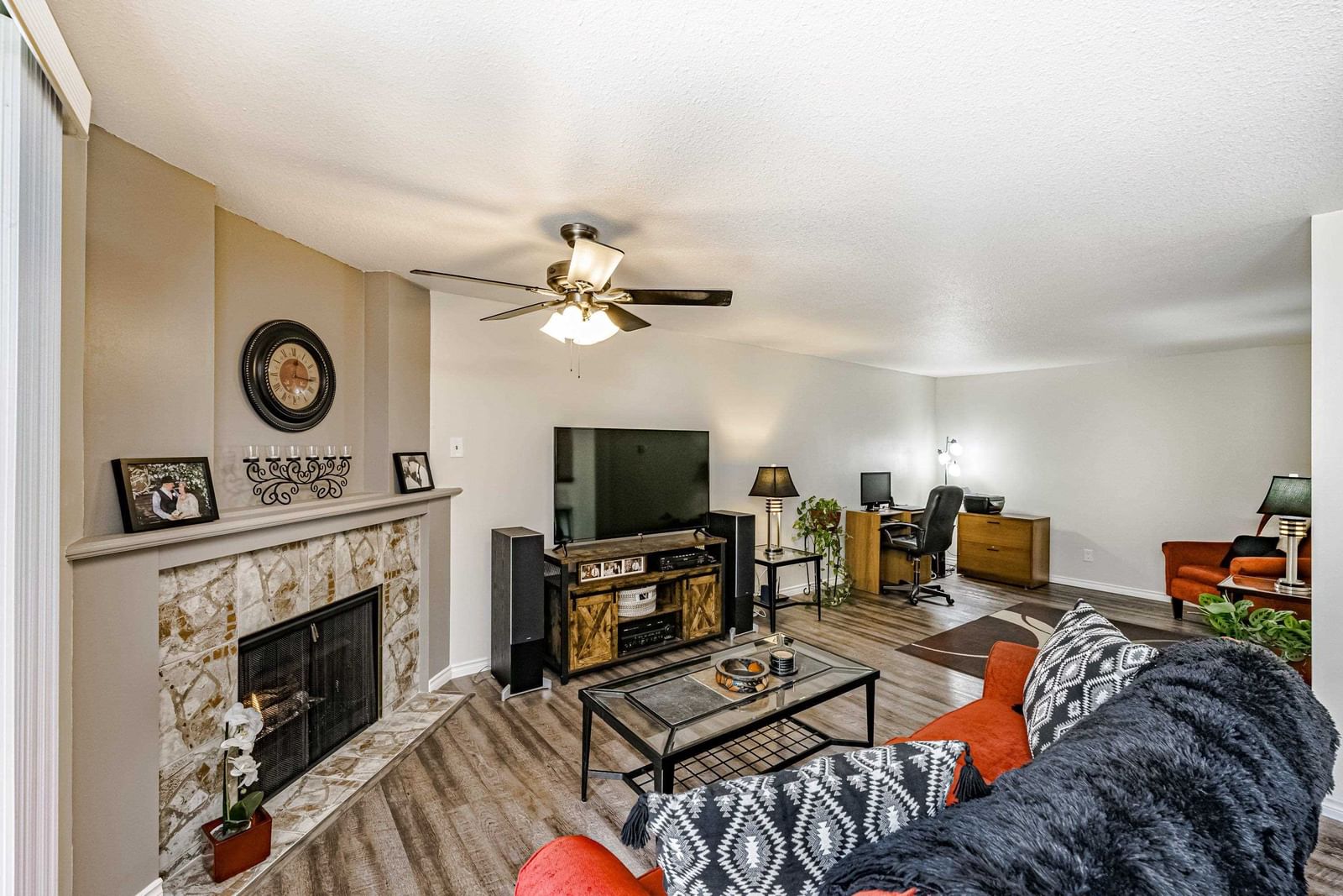 Listing Image 12