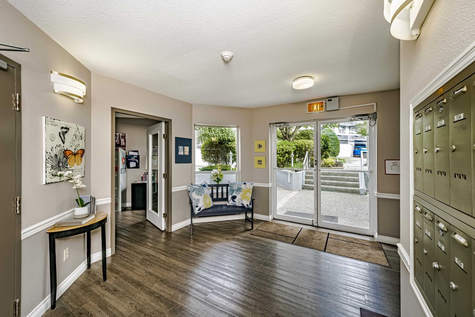 Listing Image 9