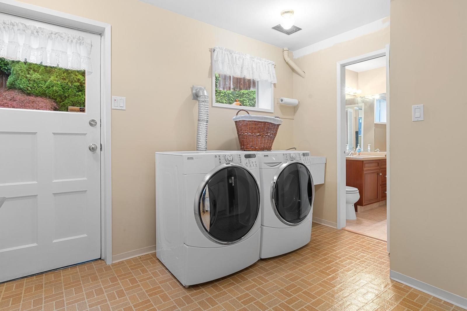 Listing Image 19