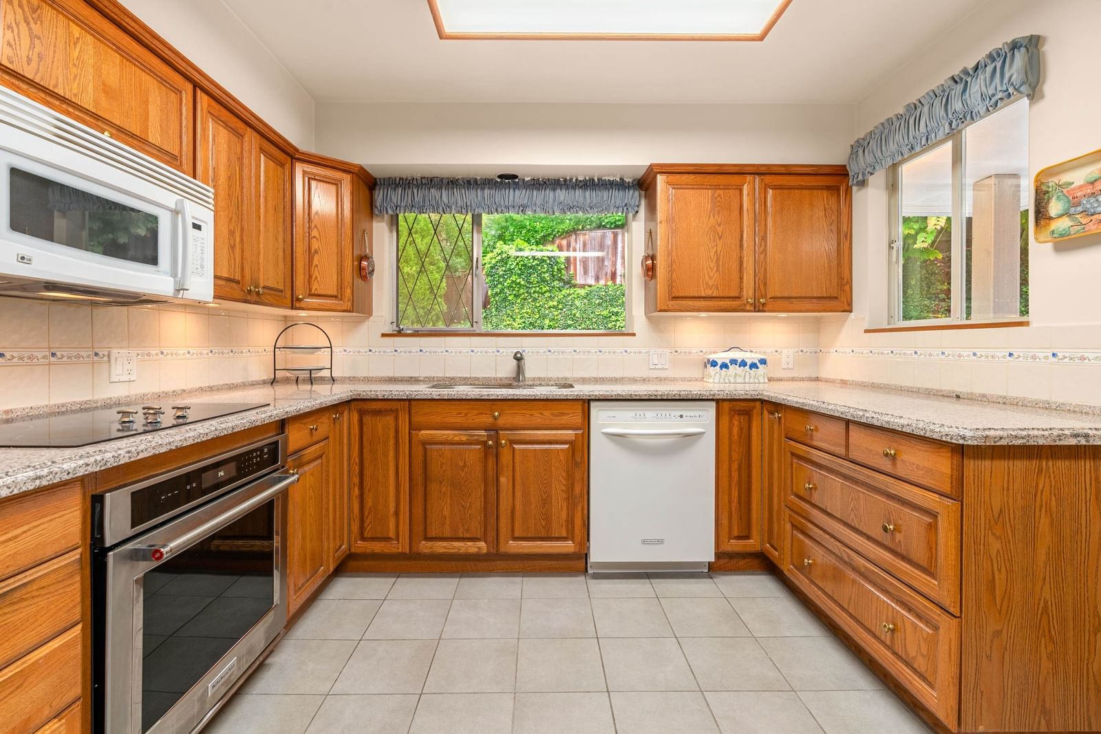 Listing Image 9
