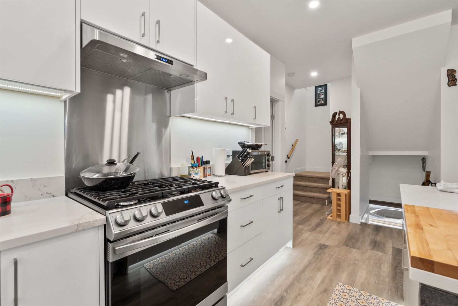 Listing Image 19