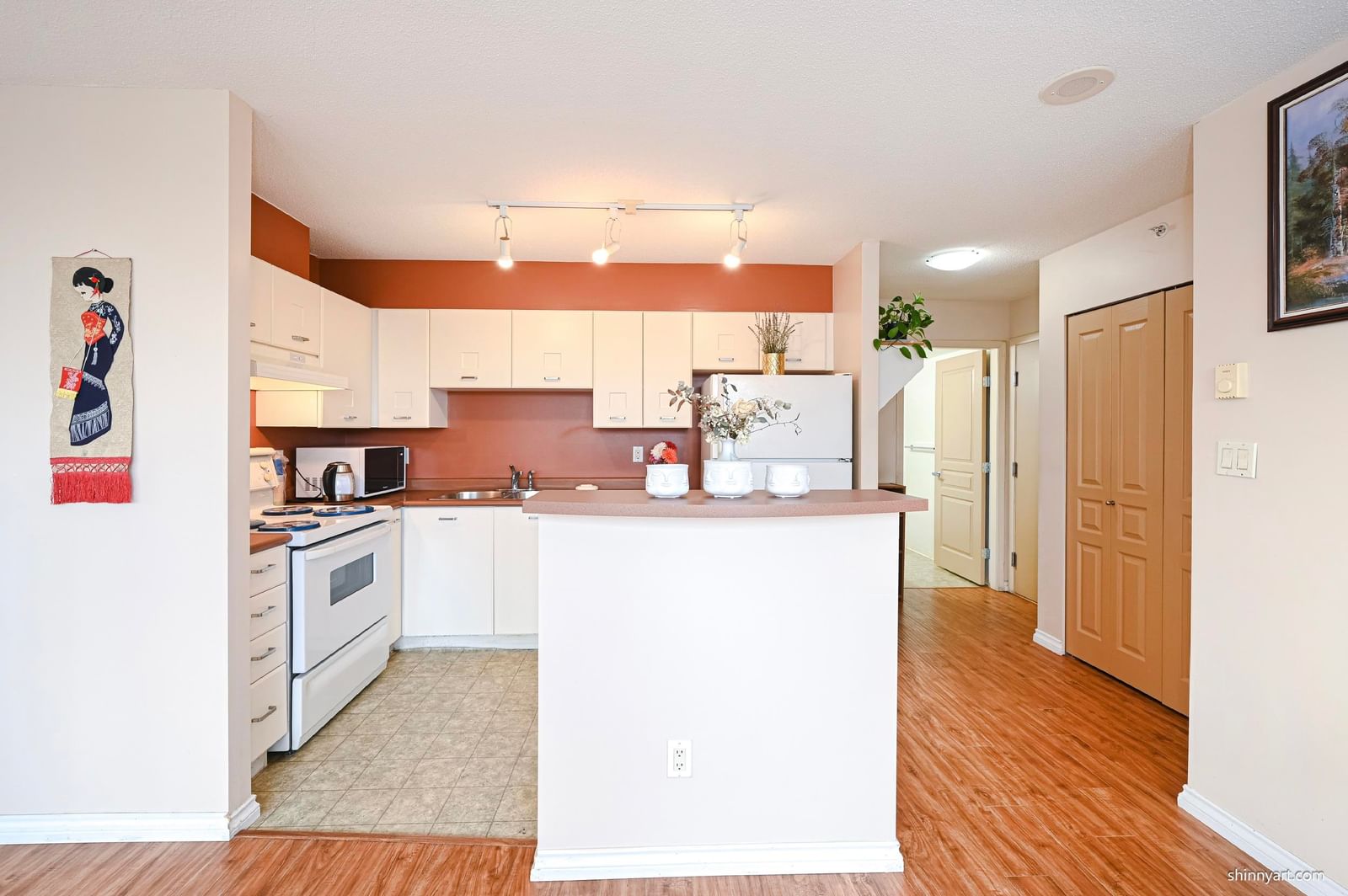Listing Image 8