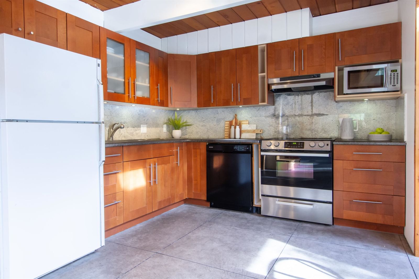Listing Image 19