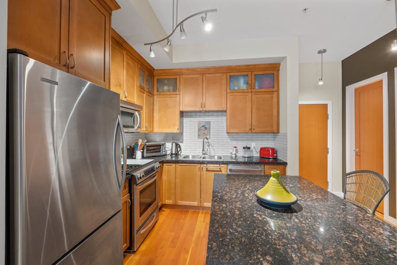 Listing Image 4