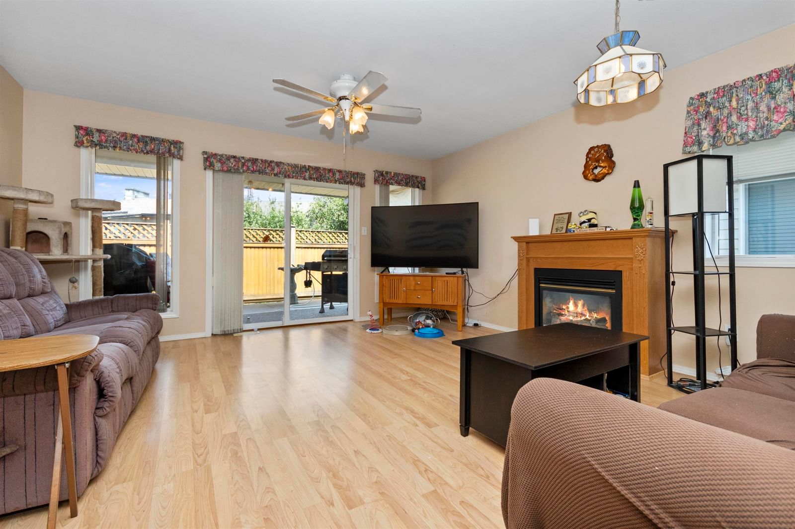 Listing Image 6
