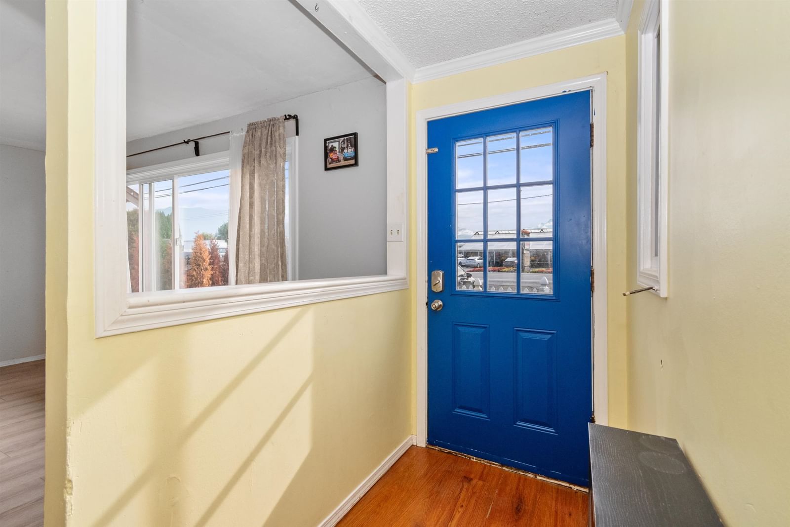 Listing Image 4