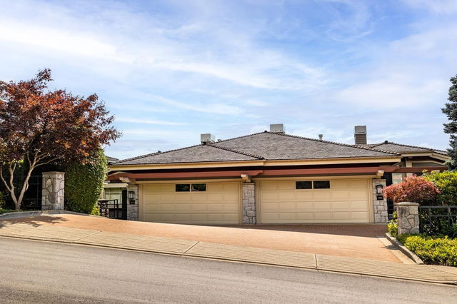 2494 Folkestone Way