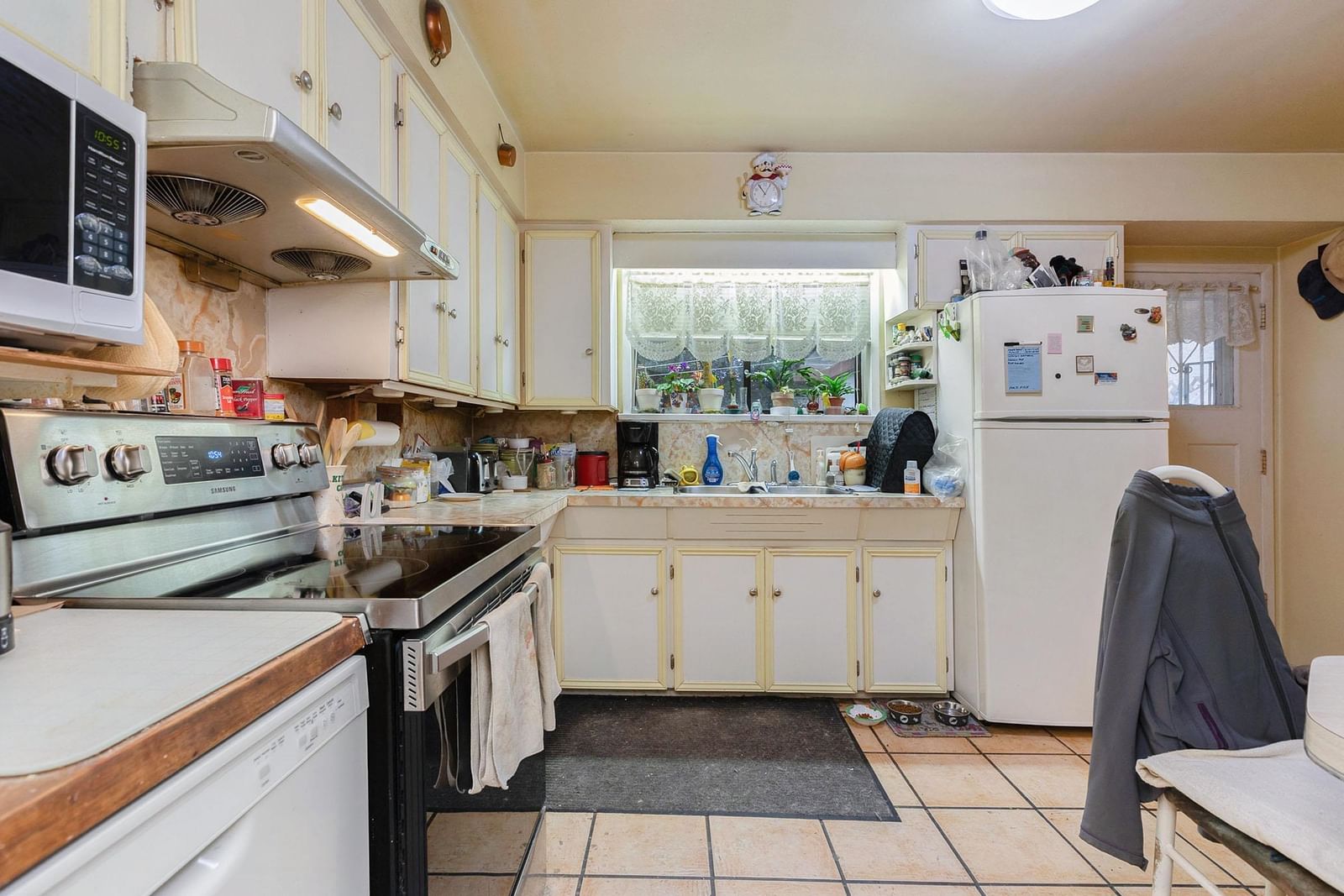 Listing Image 7