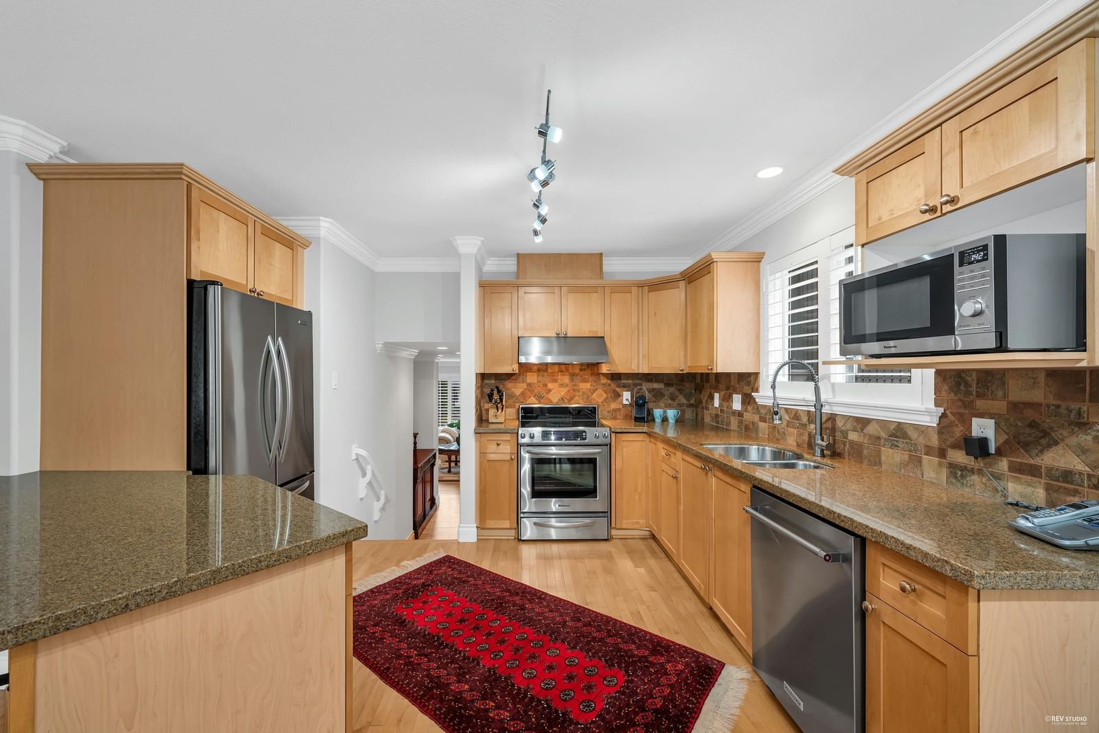 Listing Image 4
