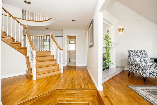 2645 Sandstone Crescent