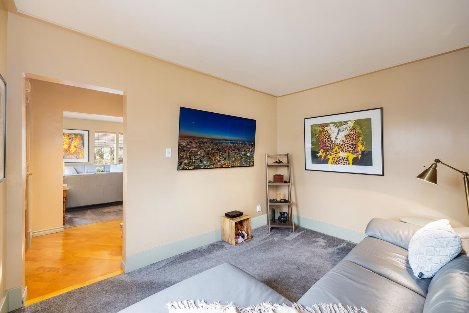 Listing Image 12