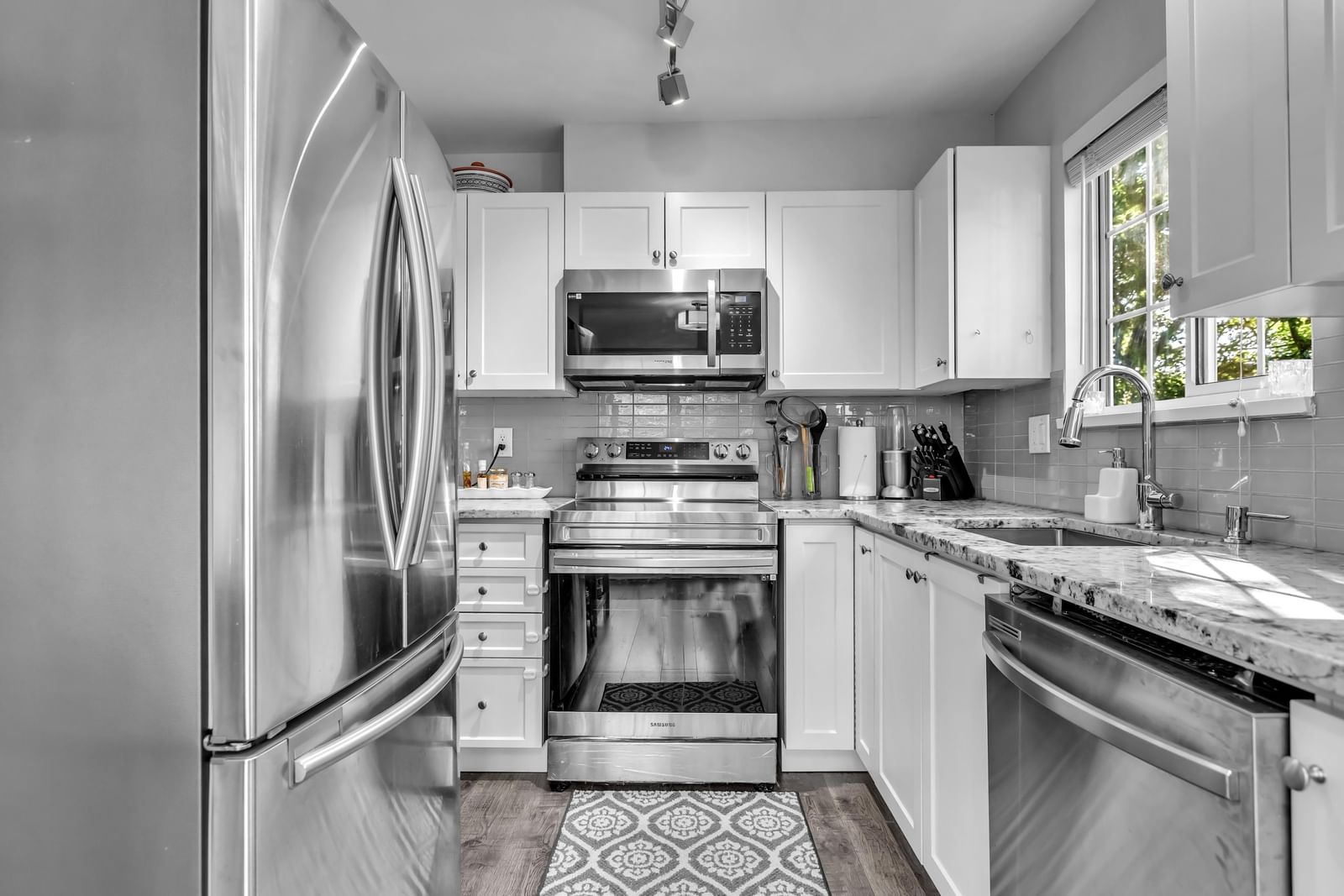Listing Image 10