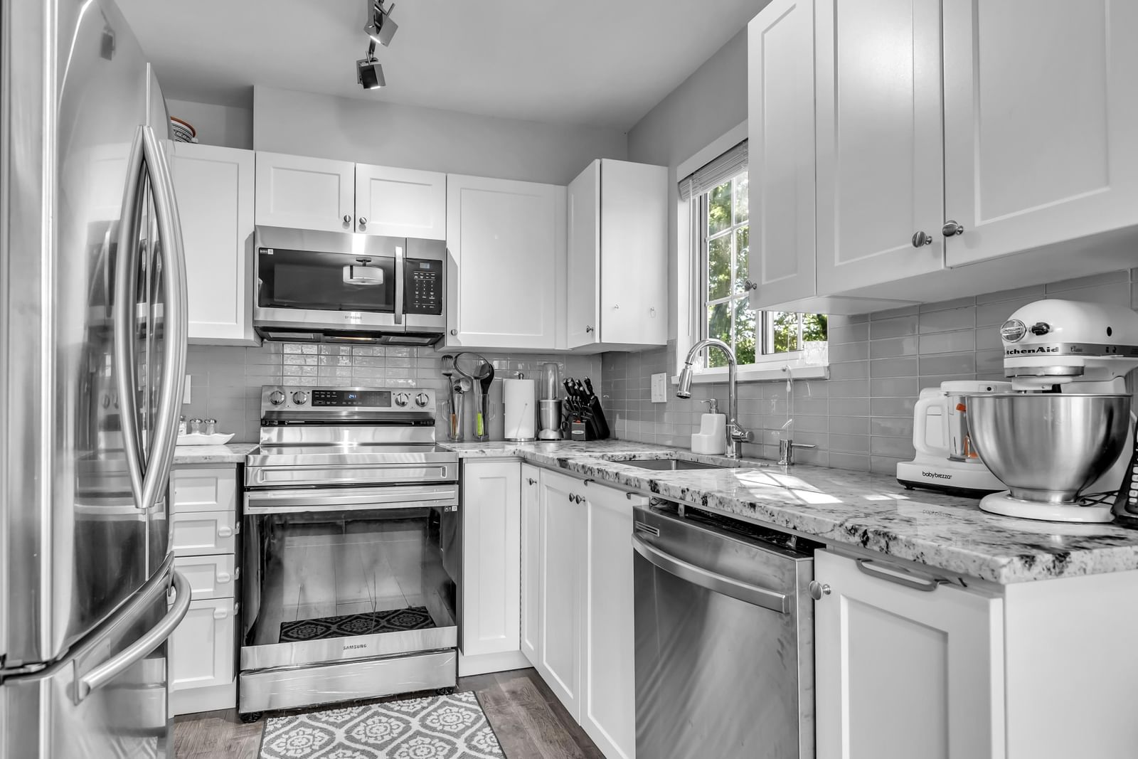 Listing Image 11