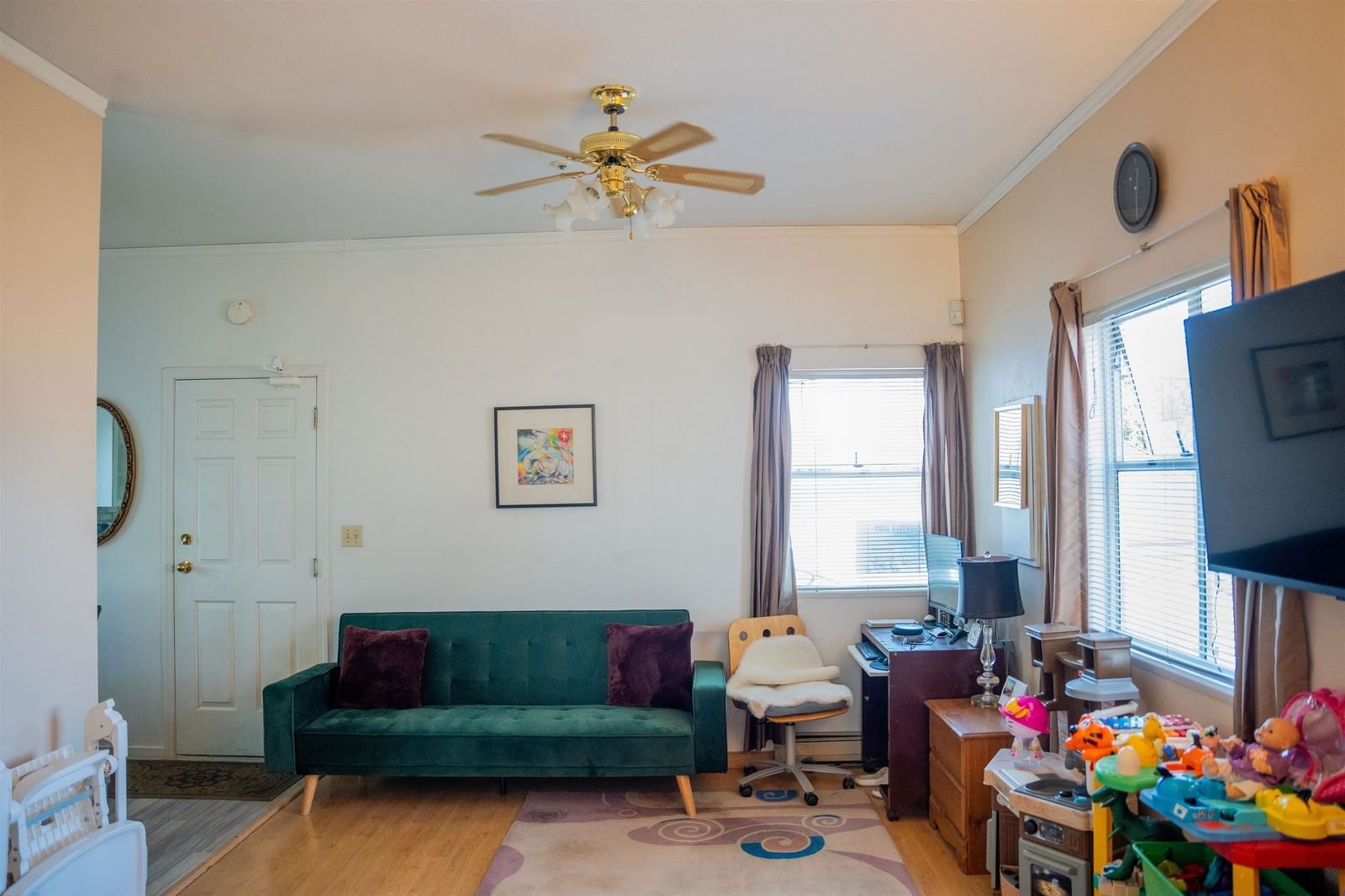 Listing Image 4