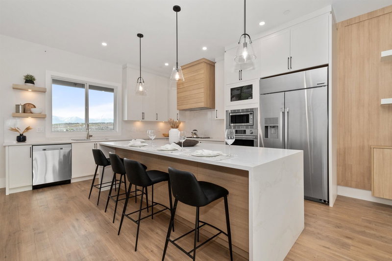 46143 Crestview Drive, Chilliwack, V2R 6G4 | Image 2