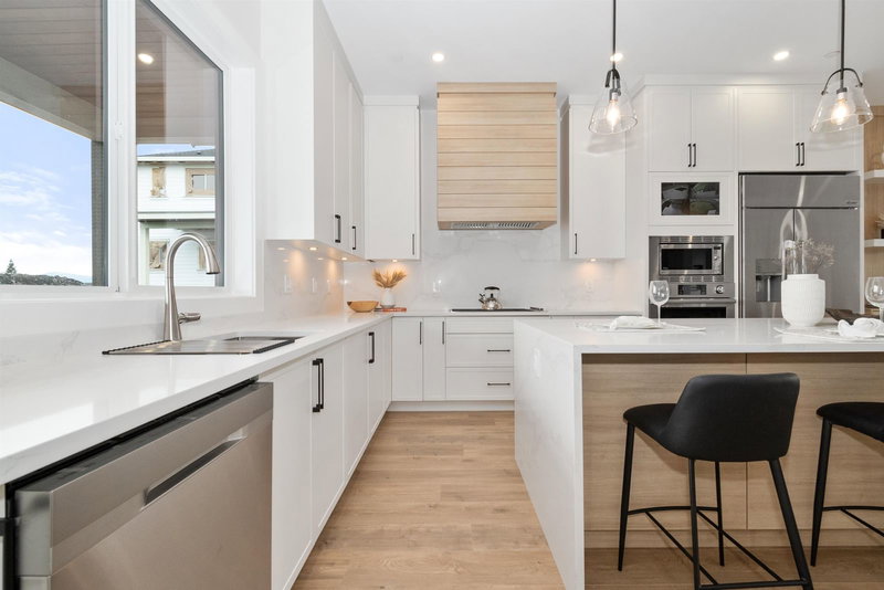 46143 Crestview Drive, Chilliwack, V2R 6G4 | Image 3