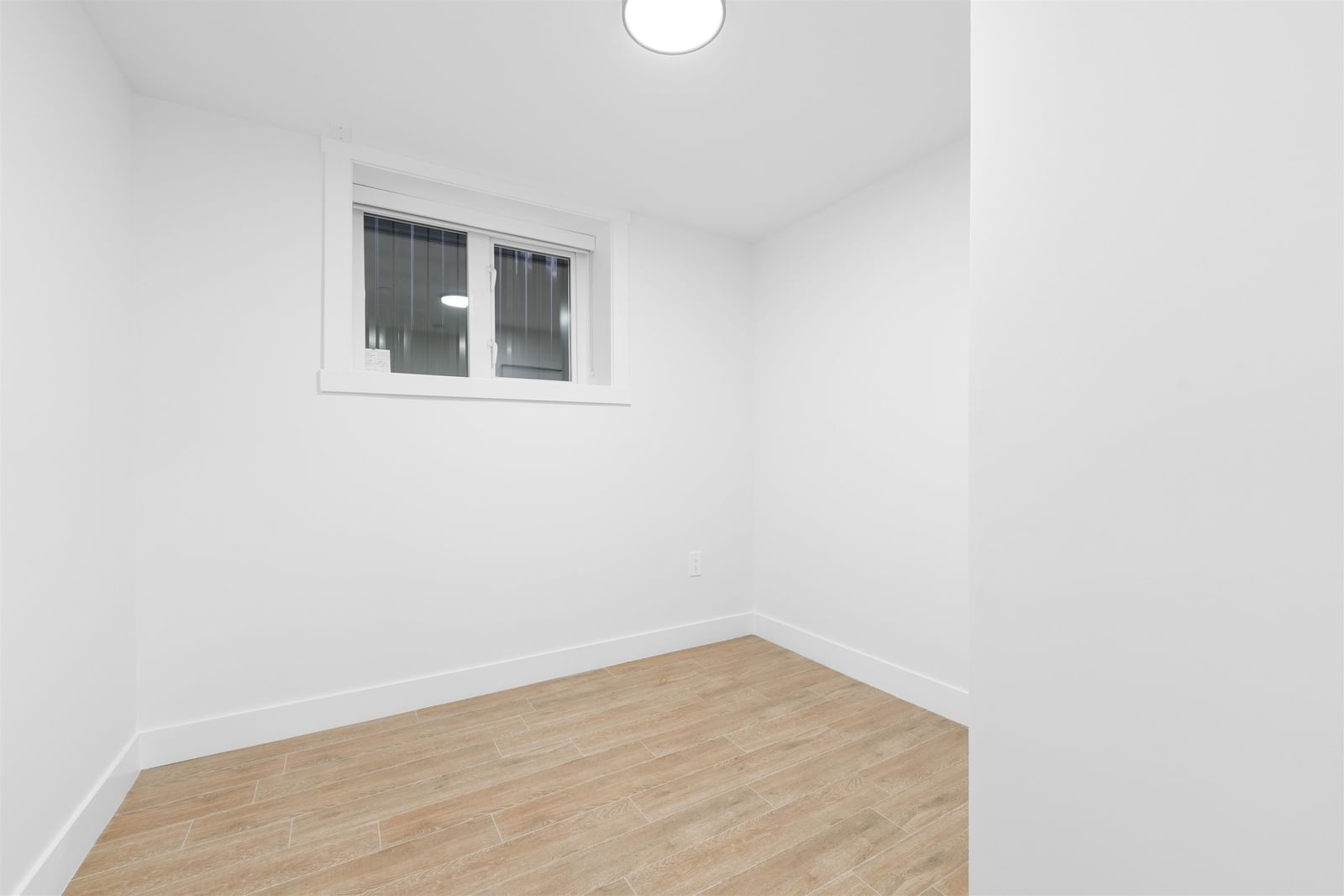 Listing Image 28