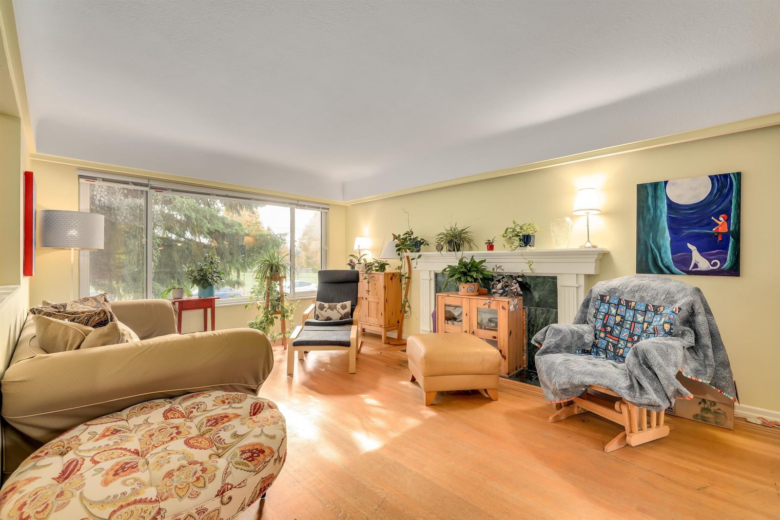 Listing Image 4